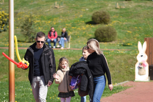 Fotogalerija: Druženje, igra i lov na pisanice, u Virovitici održan tradicionalni Uskrsni sajam 100 Uskrsni sajam VTC foto kristijan toplak 135