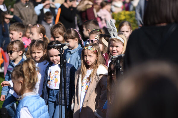 Fotogalerija: Druženje, igra i lov na pisanice, u Virovitici održan tradicionalni Uskrsni sajam 52 Uskrsni sajam VTC foto kristijan toplak 17