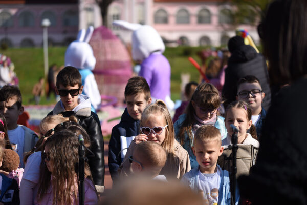 Fotogalerija: Druženje, igra i lov na pisanice, u Virovitici održan tradicionalni Uskrsni sajam 55 Uskrsni sajam VTC foto kristijan toplak 20