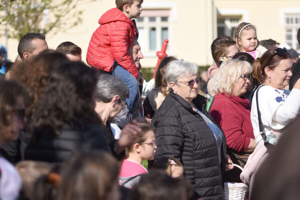 Fotogalerija: Druženje, igra i lov na pisanice, u Virovitici održan tradicionalni Uskrsni sajam 77 Uskrsni sajam VTC foto kristijan toplak 45