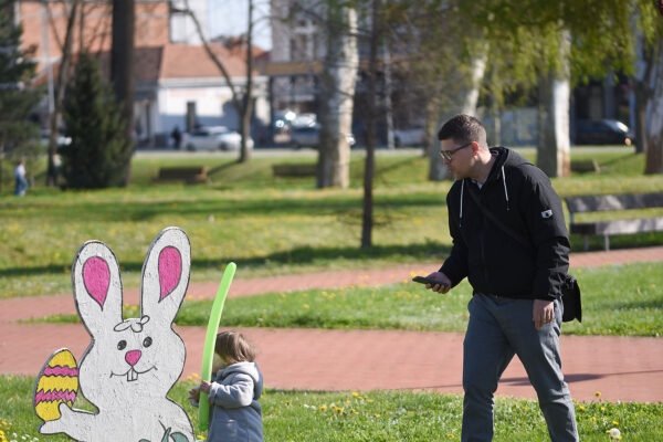 Fotogalerija: Druženje, igra i lov na pisanice, u Virovitici održan tradicionalni Uskrsni sajam 85 Uskrsni sajam VTC foto kristijan toplak 53