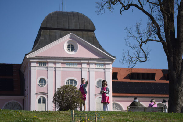 Fotogalerija: Druženje, igra i lov na pisanice, u Virovitici održan tradicionalni Uskrsni sajam 11 Uskrsni sajam VTC foto kristijan toplak 65