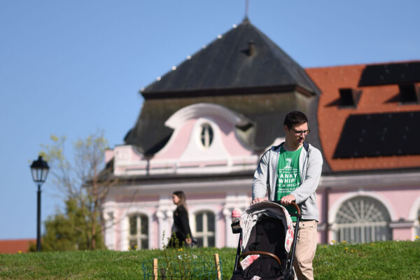 Fotogalerija: Druženje, igra i lov na pisanice, u Virovitici održan tradicionalni Uskrsni sajam 18 Uskrsni sajam VTC foto kristijan toplak 72