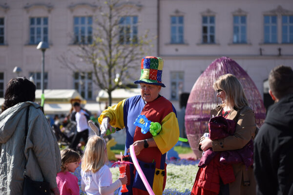 Fotogalerija: Druženje, igra i lov na pisanice, u Virovitici održan tradicionalni Uskrsni sajam 30 Uskrsni sajam VTC foto kristijan toplak 84