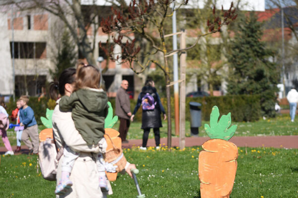 Fotogalerija: Druženje, igra i lov na pisanice, u Virovitici održan tradicionalni Uskrsni sajam 35 Uskrsni sajam VTC foto kristijan toplak 89
