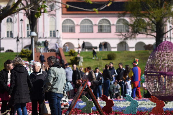 Fotogalerija: Druženje, igra i lov na pisanice, u Virovitici održan tradicionalni Uskrsni sajam 40 Uskrsni sajam VTC foto kristijan toplak 94