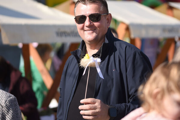 Fotogalerija: Druženje, igra i lov na pisanice, u Virovitici održan tradicionalni Uskrsni sajam 42 Uskrsni sajam VTC foto kristijan toplak 96