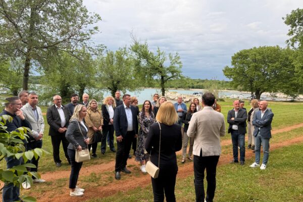 e9ce2682 9e45 4ea7 8a84 f7338b0a7755