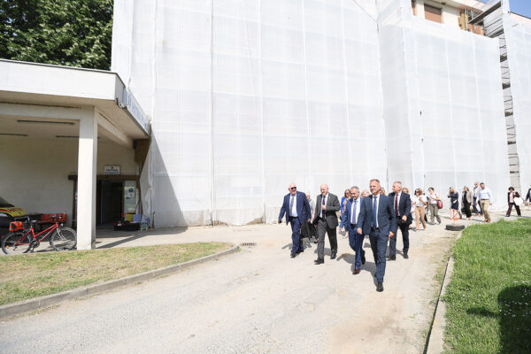 Potpredsjednik Vlade i ministar Bačić u Virovitici obišao gradilišta gdje se provodi energetska obnova - Opću bolnicu, te Tehničku i Industrijsko-obrtničku školu 8 bacic bolnica energetska 51