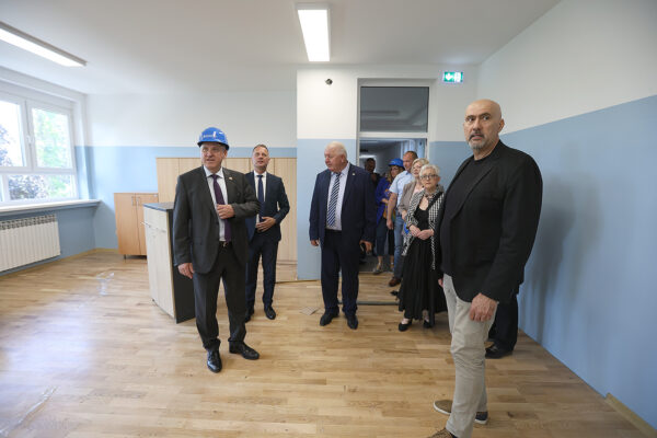 Potpredsjednik Vlade i ministar Bačić u Virovitici obišao gradilišta gdje se provodi energetska obnova - Opću bolnicu, te Tehničku i Industrijsko-obrtničku školu 16 bacic tehnicka 40