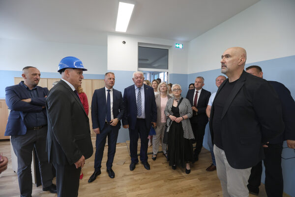 Potpredsjednik Vlade i ministar Bačić u Virovitici obišao gradilišta gdje se provodi energetska obnova - Opću bolnicu, te Tehničku i Industrijsko-obrtničku školu 17 bacic tehnicka 49