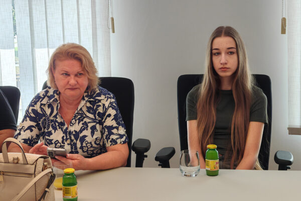 Gradonačelnik Ivica Kirin darivao laptope najboljim učenicima gradskih škola i Katoličke osnovne škole 3 IMG 20260623 090119