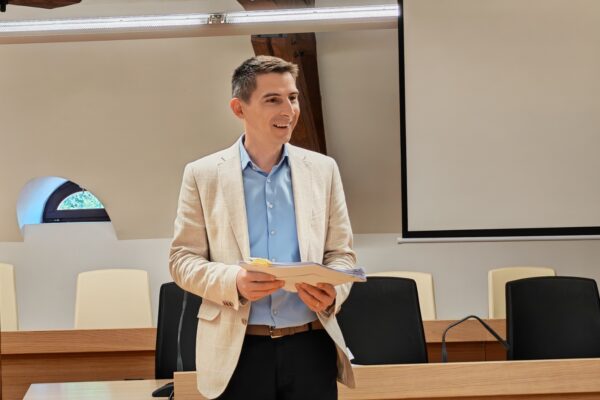 Potpora za 73 programa i projekata: gradonačelnik Kirin uručio ugovore virovitičkim udrugama 3 viber slika 2026 06 02 10 22 59 059