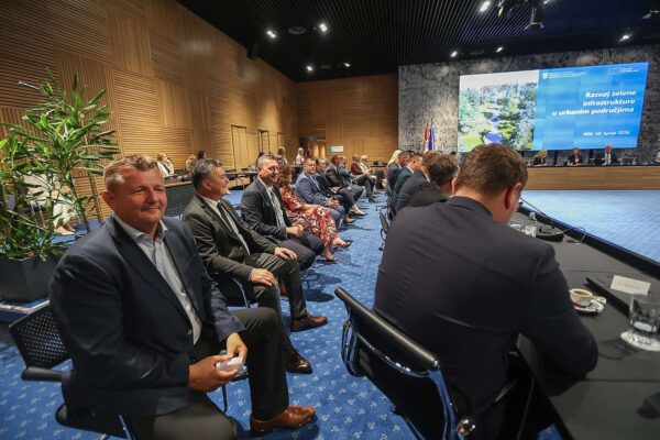 Više od 2,6 milijuna eura bespovratnih sredstava za zeleniju Viroviticu: uređuju se središte grada i Vegeška 7 viber slika 2026 06 10 12 46 19 993