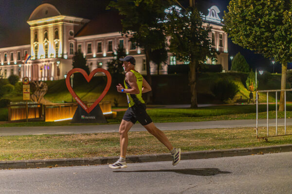 Više od 400 trkača ispunilo gradske ulice na četrtom izdanju Mrke trke: Najdužu dionicu najbrže su istrčali domaći atletičari 28 5H7A0272