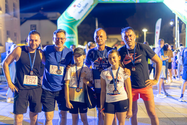 Više od 400 trkača ispunilo gradske ulice na četrtom izdanju Mrke trke: Najdužu dionicu najbrže su istrčali domaći atletičari 53 5H7A0611