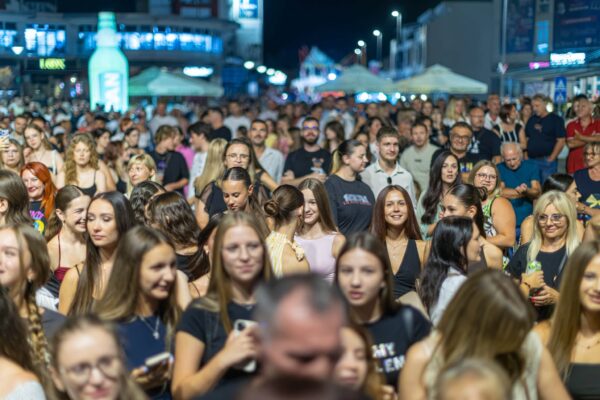 ROKOVO 2026. „Terca na tišinu“ nikad glasnija: Hitovi grupe Silente rasplesali Virovitičane i njihove goste 8 773580713 992978490450674 354137661260100325 n