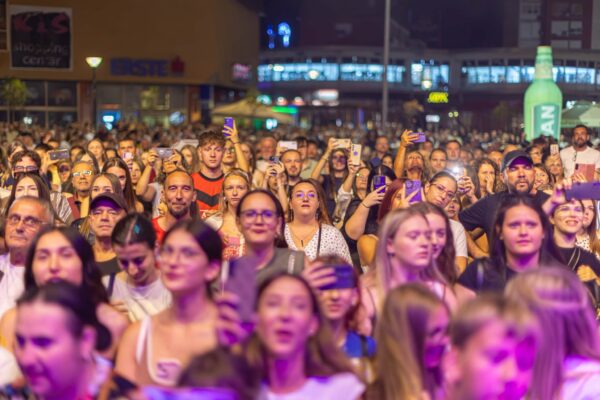 ROKOVO 2026. „Terca na tišinu“ nikad glasnija: Hitovi grupe Silente rasplesali Virovitičane i njihove goste 20 775280722 1817643389603512 7511115587567123053 n