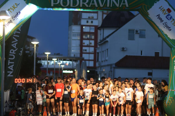 Više od 400 trkača ispunilo gradske ulice na četrtom izdanju Mrke trke: Najdužu dionicu najbrže su istrčali domaći atletičari 85 CB2A8887