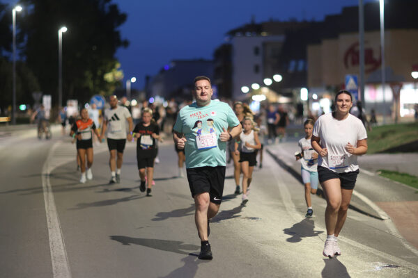 Više od 400 trkača ispunilo gradske ulice na četrtom izdanju Mrke trke: Najdužu dionicu najbrže su istrčali domaći atletičari 93 CB2A9048