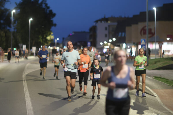 Više od 400 trkača ispunilo gradske ulice na četrtom izdanju Mrke trke: Najdužu dionicu najbrže su istrčali domaći atletičari 95 CB2A9083