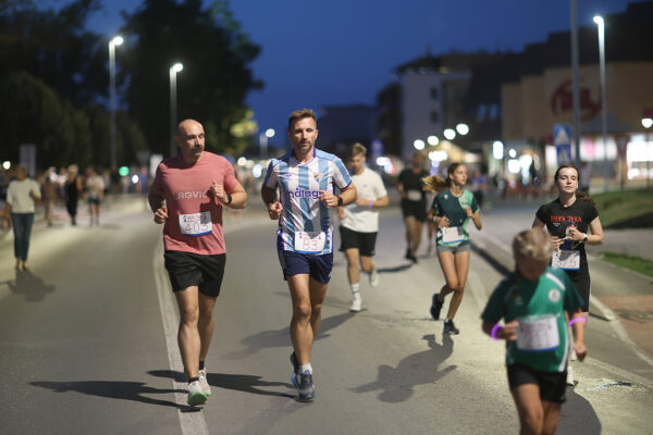 Više od 400 trkača ispunilo gradske ulice na četrtom izdanju Mrke trke: Najdužu dionicu najbrže su istrčali domaći atletičari 97 CB2A9096