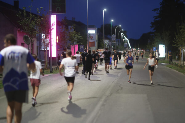 Više od 400 trkača ispunilo gradske ulice na četrtom izdanju Mrke trke: Najdužu dionicu najbrže su istrčali domaći atletičari 104 CB2A9157