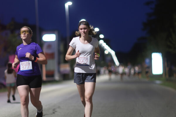 Više od 400 trkača ispunilo gradske ulice na četrtom izdanju Mrke trke: Najdužu dionicu najbrže su istrčali domaći atletičari 106 CB2A9207