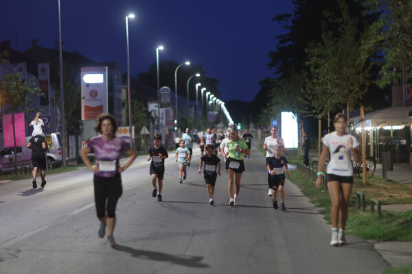 Više od 400 trkača ispunilo gradske ulice na četrtom izdanju Mrke trke: Najdužu dionicu najbrže su istrčali domaći atletičari 107 CB2A9221