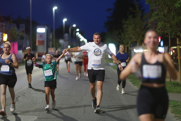 Više od 400 trkača ispunilo gradske ulice na četrtom izdanju Mrke trke: Najdužu dionicu najbrže su istrčali domaći atletičari 112 CB2A9269
