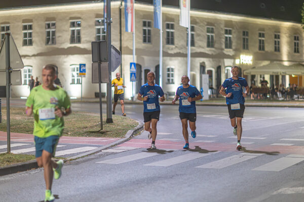 Više od 400 trkača ispunilo gradske ulice na četrtom izdanju Mrke trke: Najdužu dionicu najbrže su istrčali domaći atletičari 122 CB2A9605