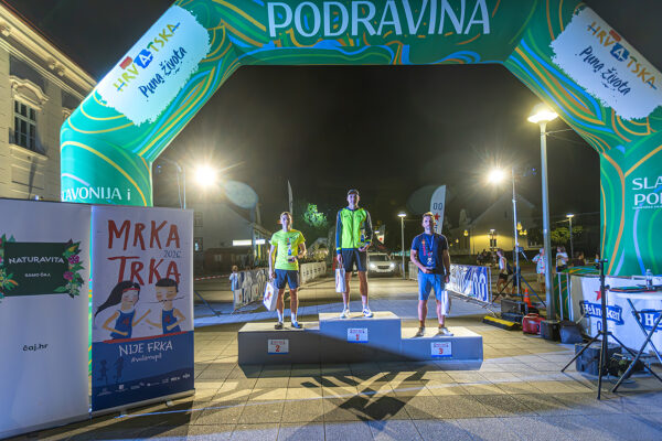 Više od 400 trkača ispunilo gradske ulice na četrtom izdanju Mrke trke: Najdužu dionicu najbrže su istrčali domaći atletičari 144 CB2A9767
