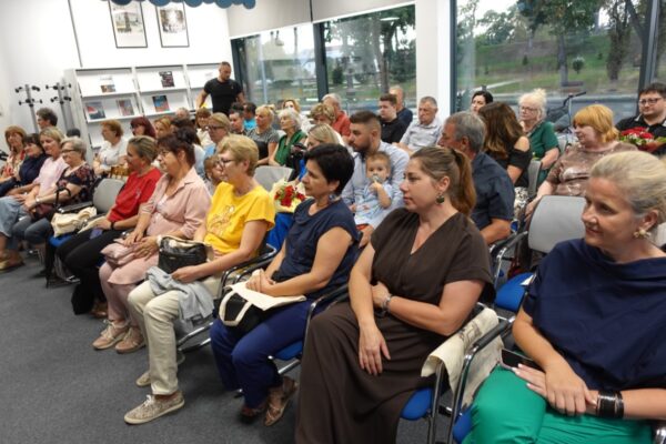 Mikeški govor dobio svoju pjesmaricu: Natalija Vidak predstavila zbirku „O’te vi’te“ kojom čuva jezik Virovitičana 13 DSC04643 Custom