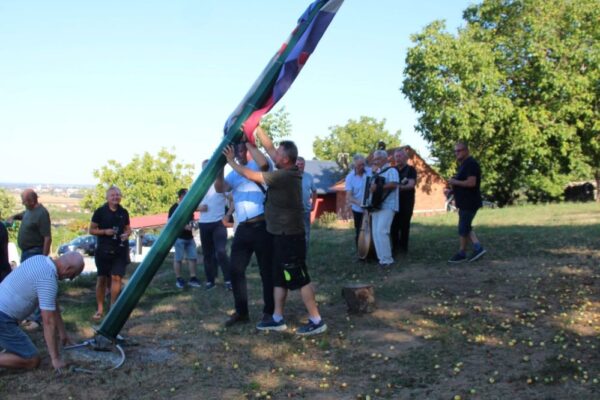 Bartolovo u Golom Brdu: Postavljen klopotec, vinogradari spremni za berbu 2 IMG 20260825 WA0002