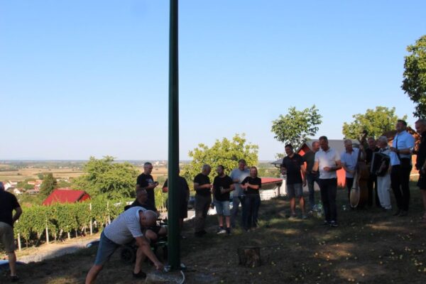 Bartolovo u Golom Brdu: Postavljen klopotec, vinogradari spremni za berbu 8 IMG 20260825 WA0009