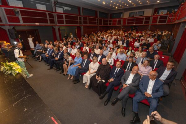 Svečanom sjednicom obilježen Dan grada, Kirin: “Nalazimo se u najvećem investicijskom ciklusu u povijesti Virovitice“ 23 IMGL0622