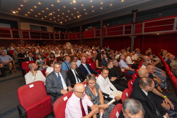 Svečanom sjednicom obilježen Dan grada, Kirin: “Nalazimo se u najvećem investicijskom ciklusu u povijesti Virovitice“ 27 IMGL0642