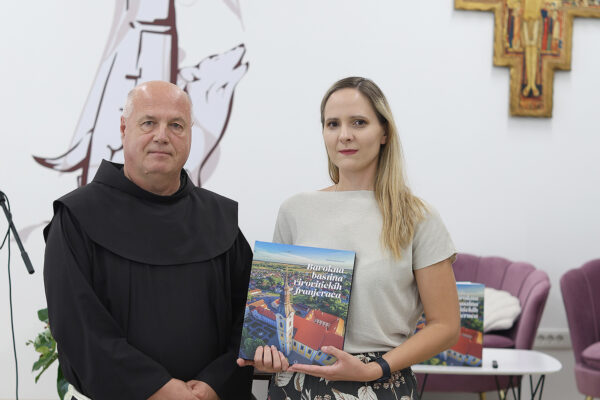 ROKOVO 2026. Uoči blagdana sv. Roka predstavljena monografija o baroknoj baštini virovitičkih franjevaca 1 monografija franjevci 1