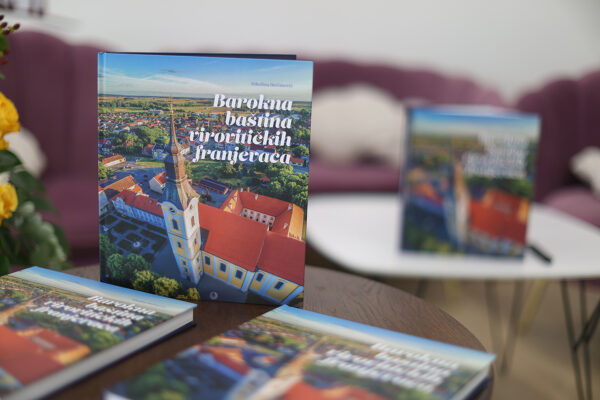 ROKOVO 2026. Uoči blagdana sv. Roka predstavljena monografija o baroknoj baštini virovitičkih franjevaca 2 monografija franjevci 3