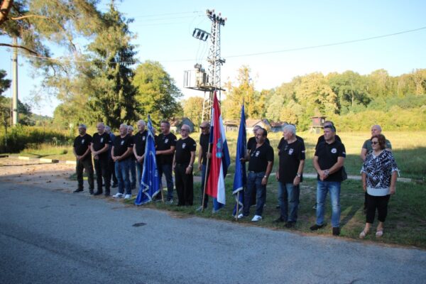 Polaganjem vijenca, paljenjem lampiona te evociranjem uspomena obilježena obljetnica oslobođenja vojnog objekta Šištat 6 IMG 20260916 WA0027