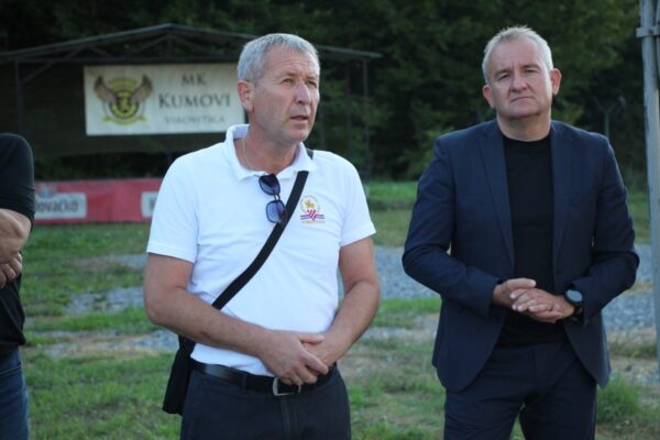 Polaganjem vijenca, paljenjem lampiona te evociranjem uspomena obilježena obljetnica oslobođenja vojnog objekta Šištat 8 IMG 20260916 WA0029