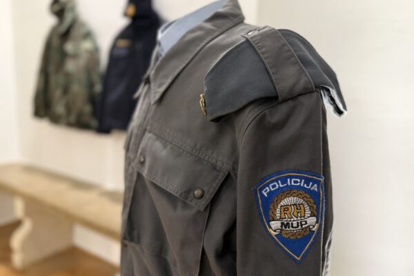 U Gradskom muzeju Virovitica otvorena atraktivna izložba “Budi zakon – jučer, danas, sutra” o razvoju policijske službe kroz vrijeme 15 IMG 6 2