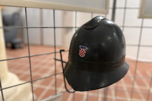 U Gradskom muzeju Virovitica otvorena atraktivna izložba “Budi zakon – jučer, danas, sutra” o razvoju policijske službe kroz vrijeme 18 IMG 9 2