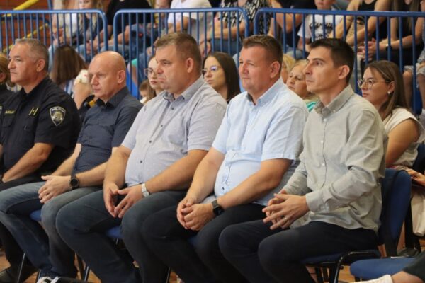 Počela je nova školska godina - školarci, sretno! Virovitičke škole ponovno ispunili dječji osmjesi 9 IMG 4735 Custom