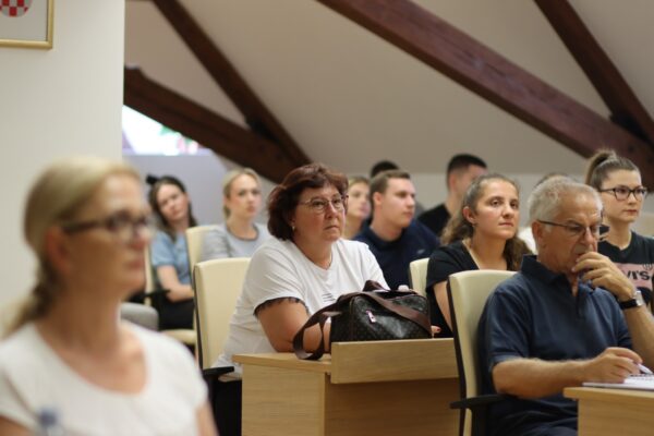Potencijalnim kupcima POS stanova u Virovitici predstavljeni uvjeti kupnje i kreditiranja stanova 7 IMG 5774