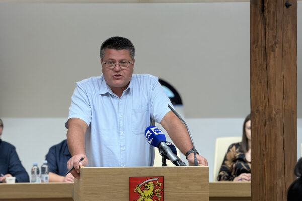 Aktualni sat Gradskog vijeća Virovitice: pitanja o javnom prijevozu, cijeni vode, vrtiću i otpadu 6 image00017