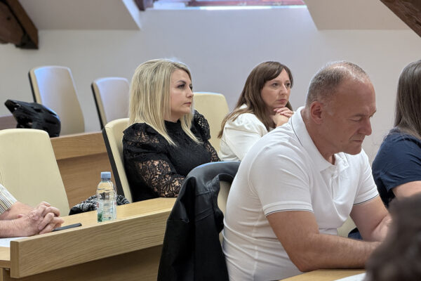 Aktualni sat Gradskog vijeća Virovitice: pitanja o javnom prijevozu, cijeni vode, vrtiću i otpadu 18 image00019