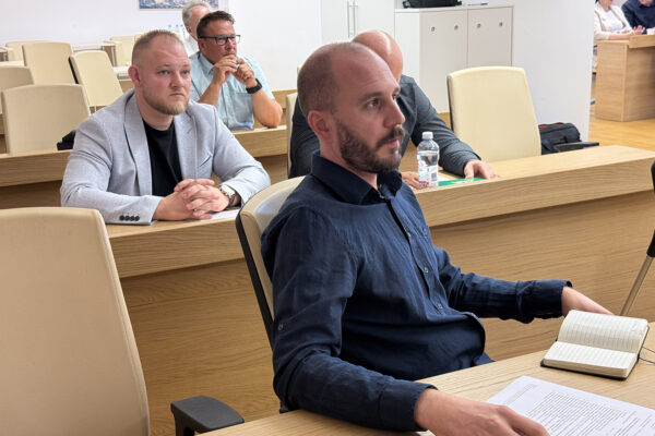 Aktualni sat Gradskog vijeća Virovitice: pitanja o javnom prijevozu, cijeni vode, vrtiću i otpadu 23 image00025