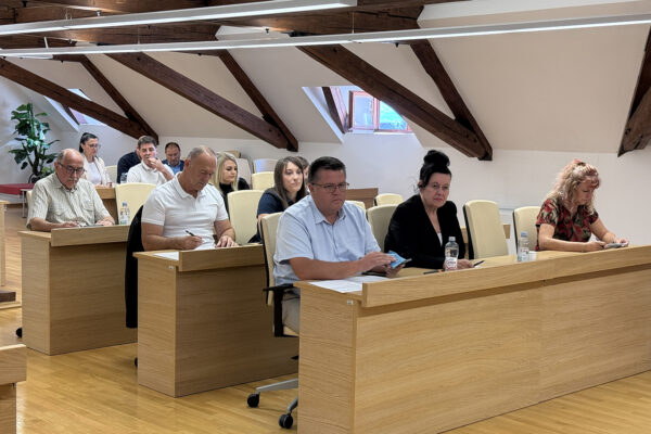 Aktualni sat Gradskog vijeća Virovitice: pitanja o javnom prijevozu, cijeni vode, vrtiću i otpadu 3 image00027