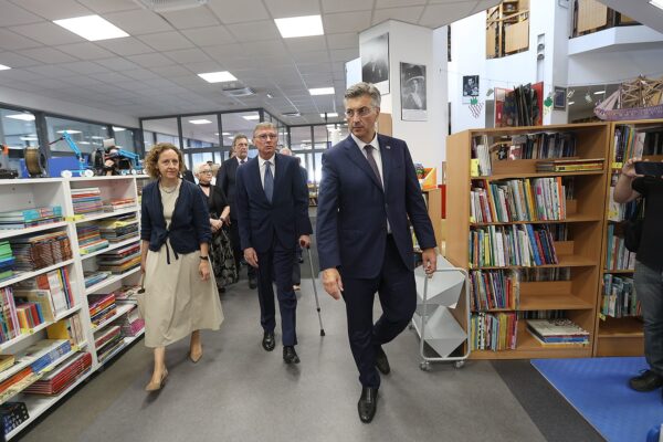 Nova era Gradske knjižnice i čitaonice Virovitica: Otvoreno novih 200 kvadrata, a knjigomat radi 24 sata dnevno 4 knjiznica 16